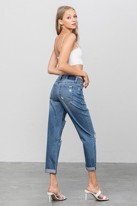 DISTRESSED PREMIUM BOYFRIEND JEANS